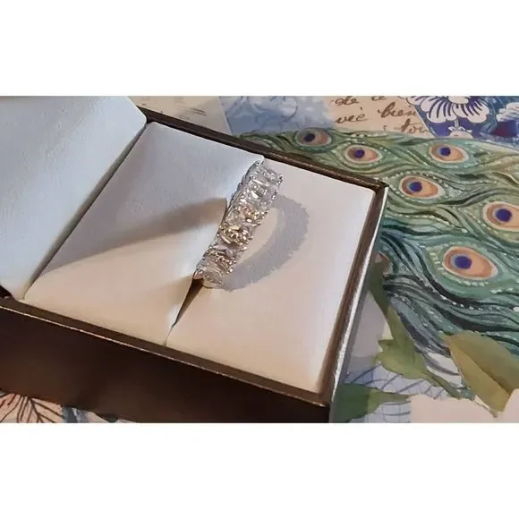 Gorgeous New DIAMONIQUE 5 Ct. Emerald & Round Cut Bridal/Wedding Band Ring #8 - Picture 4 of 5